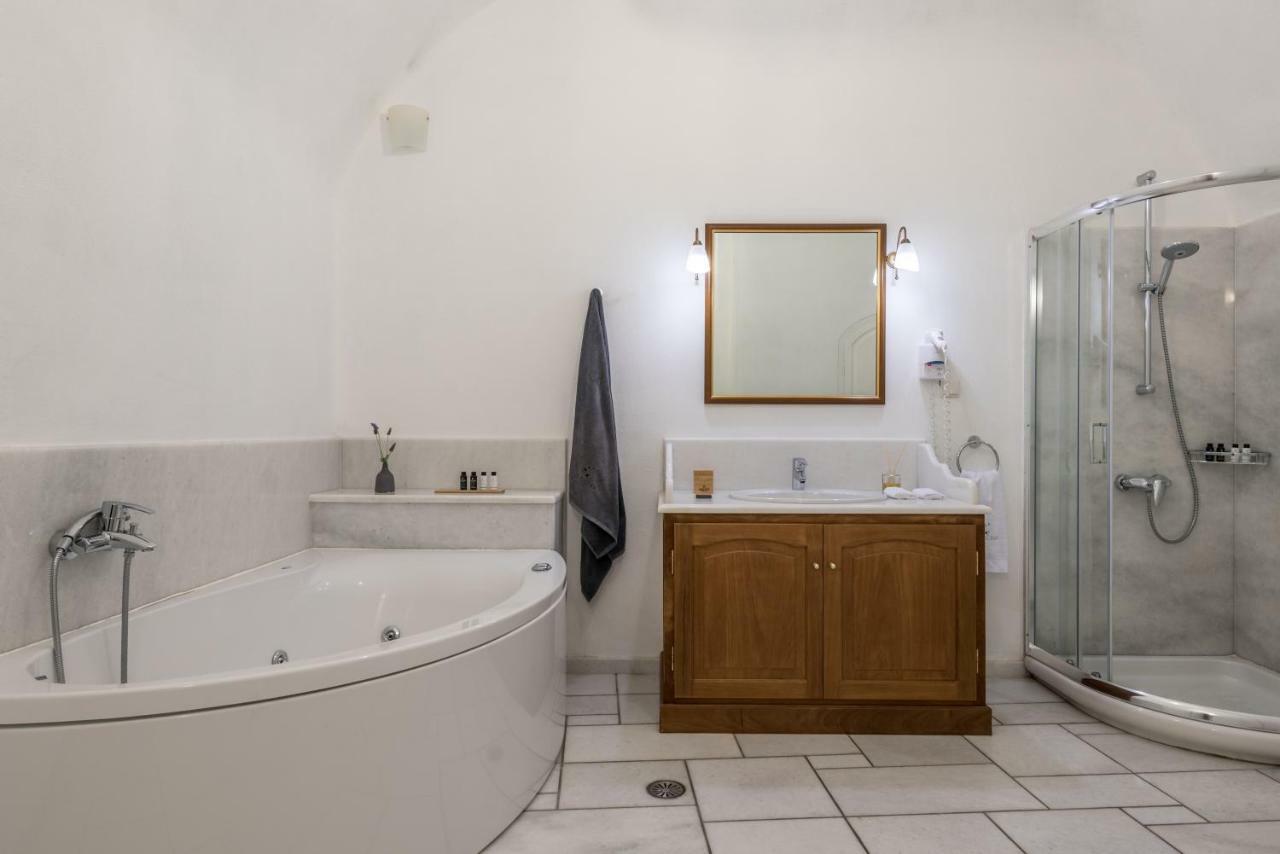 Chelidonia Luxury Suites Oia  Exterior photo